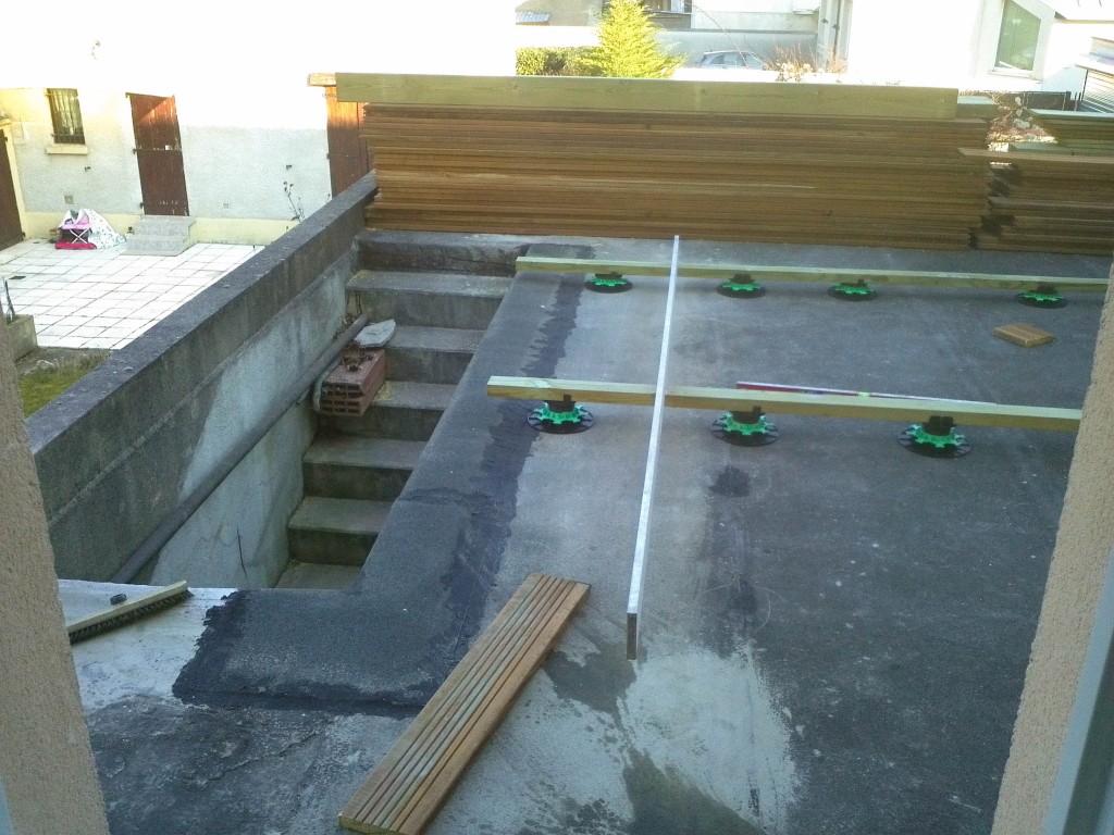 Réalisation d'une terrasse en teck à Paris Réalisation d'une terrasse en teck à Paris
