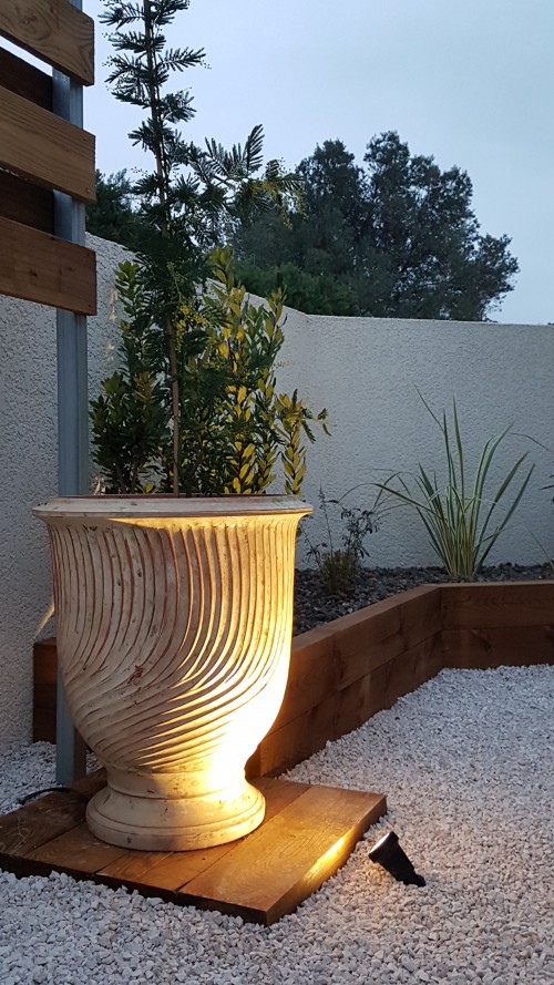 paysagiste Poussan, création de jardins, terrasse bois, bassins